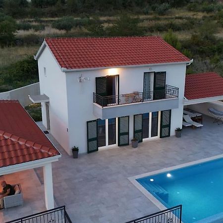 Secluded House - Guaranteed Privacy - Heated Pool Villa Klis Buitenkant foto