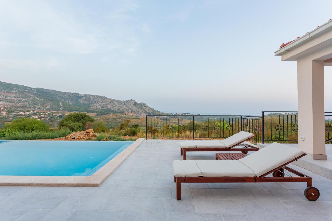 Secluded House - Guaranteed Privacy - Heated Pool Villa Klis Buitenkant foto