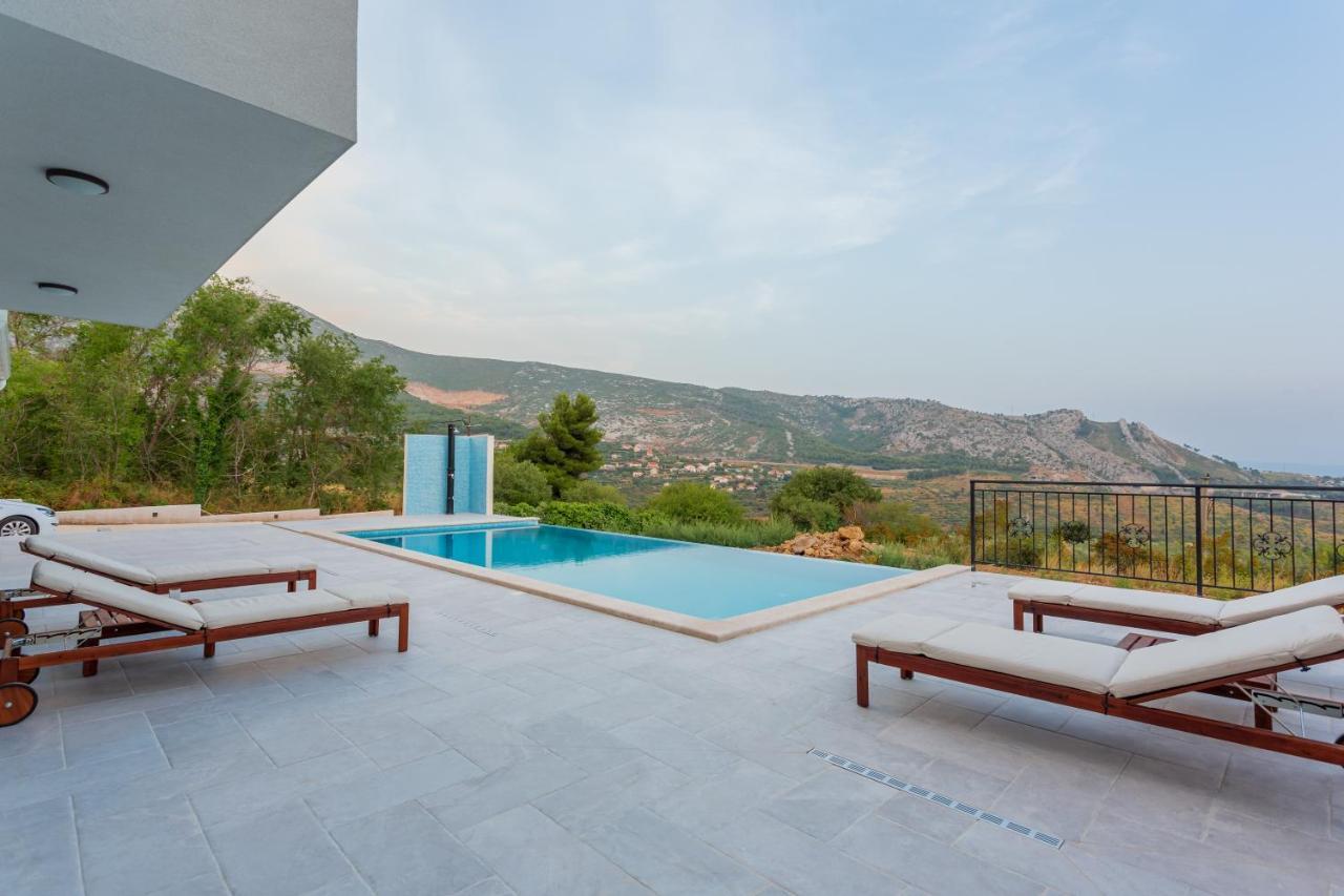 Secluded House - Guaranteed Privacy - Heated Pool Villa Klis Buitenkant foto