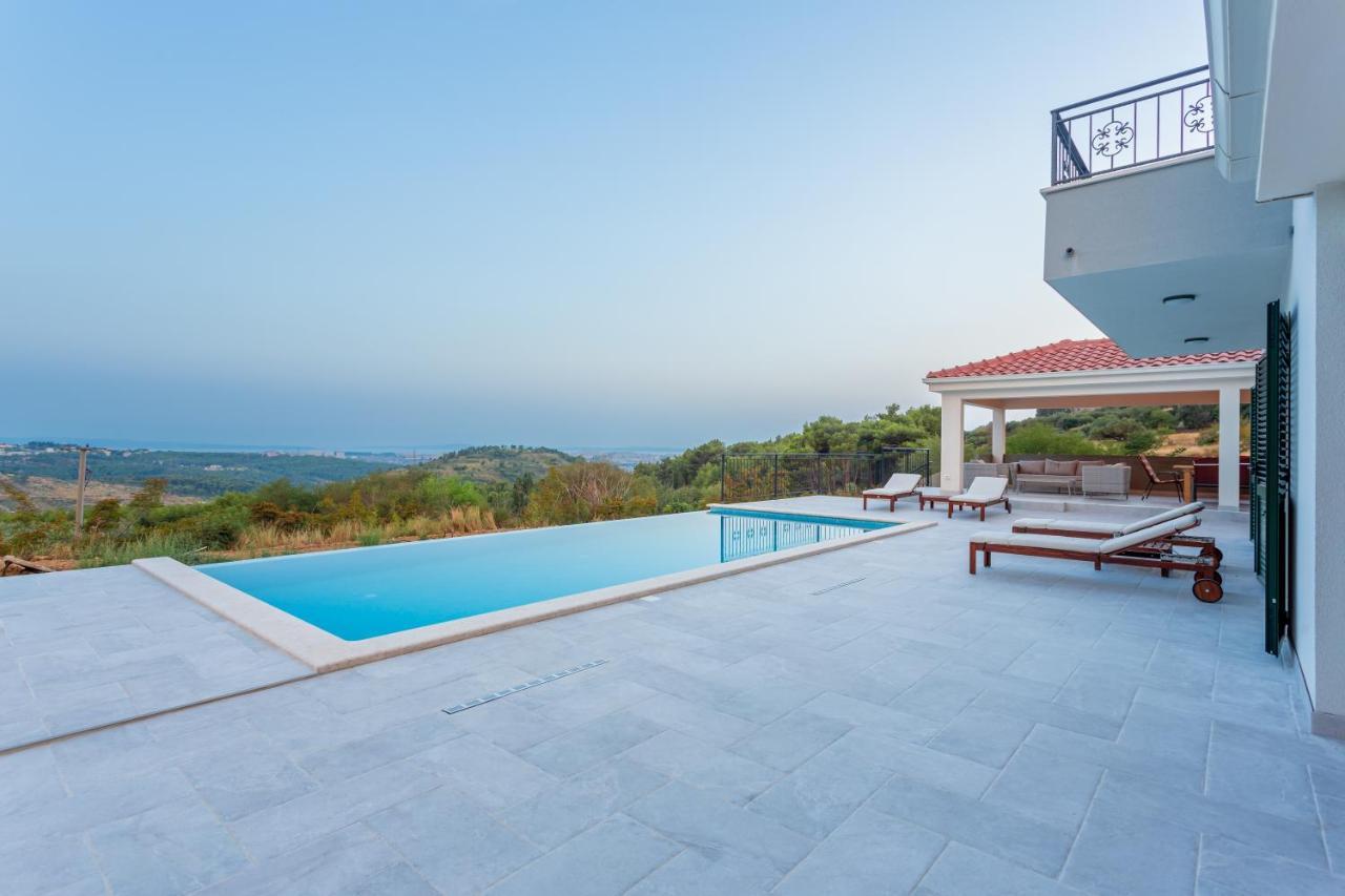 Secluded House - Guaranteed Privacy - Heated Pool Villa Klis Buitenkant foto