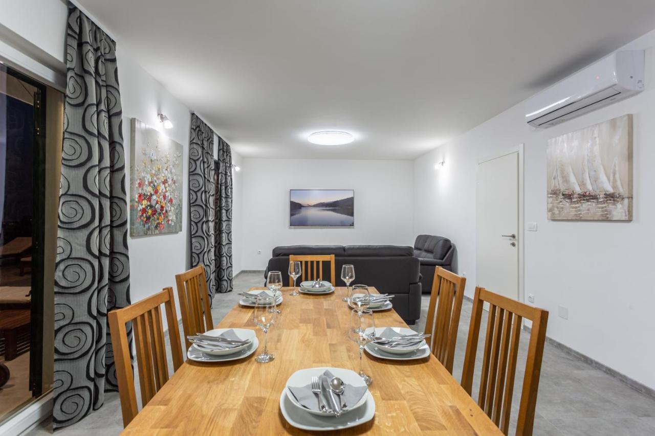 Secluded House - Guaranteed Privacy - Heated Pool Villa Klis Buitenkant foto