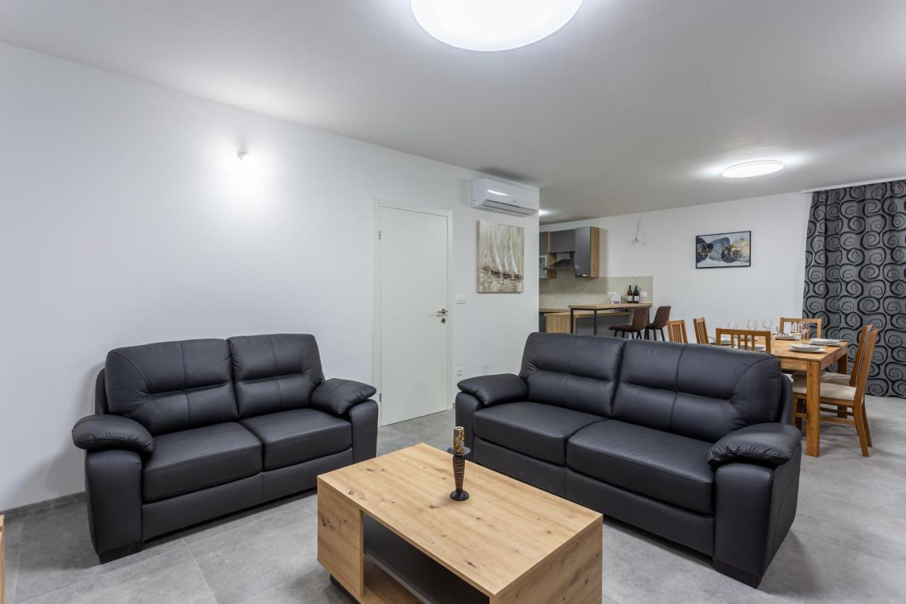 Secluded House - Guaranteed Privacy - Heated Pool Villa Klis Buitenkant foto