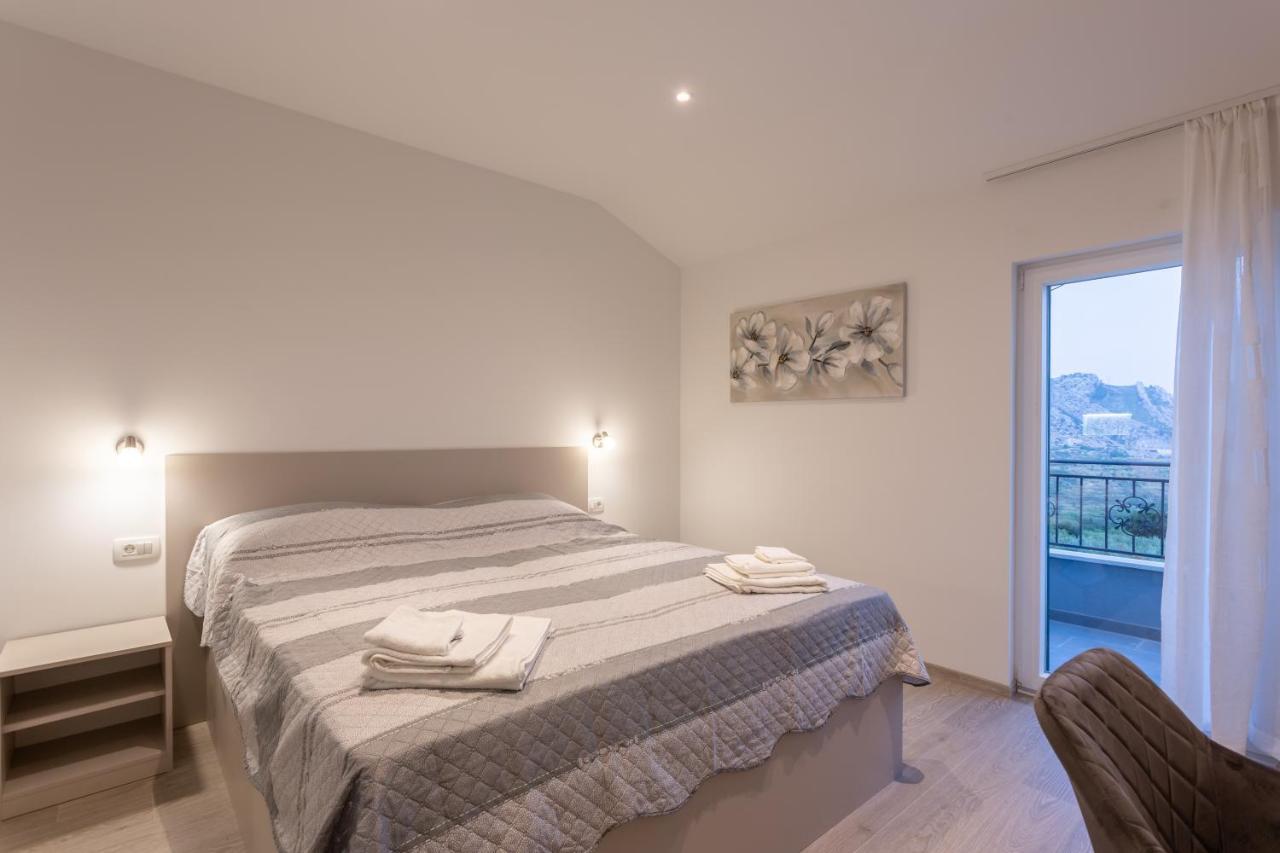 Secluded House - Guaranteed Privacy - Heated Pool Villa Klis Buitenkant foto