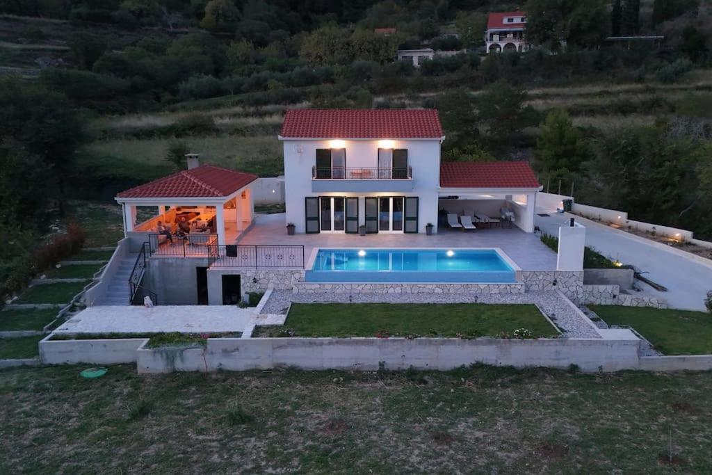 Secluded House - Guaranteed Privacy - Heated Pool Villa Klis Buitenkant foto