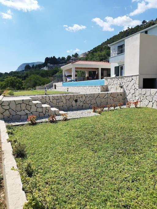 Secluded House - Guaranteed Privacy - Heated Pool Villa Klis Buitenkant foto