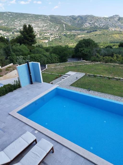 Secluded House - Guaranteed Privacy - Heated Pool Villa Klis Buitenkant foto